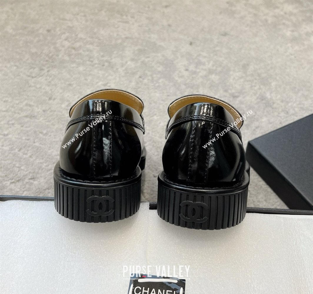 Chanel Shiny Crumpled Calfskin Loafers with Metal-Tone CC G46112 Black 2025 (KL-250305001)