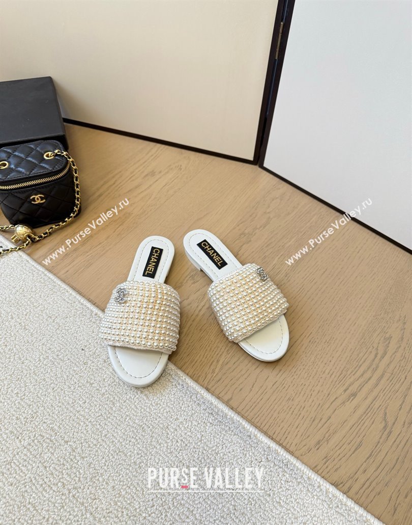 Chanel Pearls Flat Slides Sandal White 2025 CH030302 (MD-250303005)