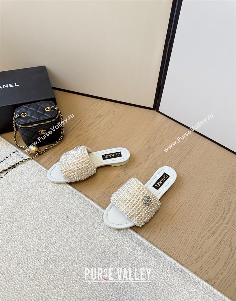 Chanel Pearls Flat Slides Sandal White 2025 CH030302 (MD-250303005)