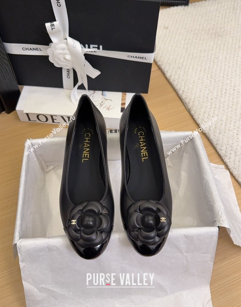 Chanel Lambskin Patent Calfskin Ballet Flats with Camellia Bloom Charm Black 2025 CH101716 (MD-250415149)