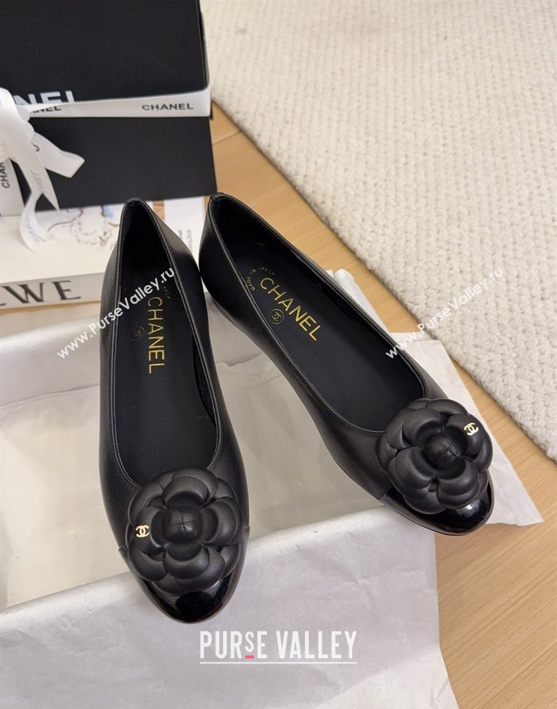 Chanel Lambskin Patent Calfskin Ballet Flats with Camellia Bloom Charm Black 2025 CH101716 (MD-250415149)