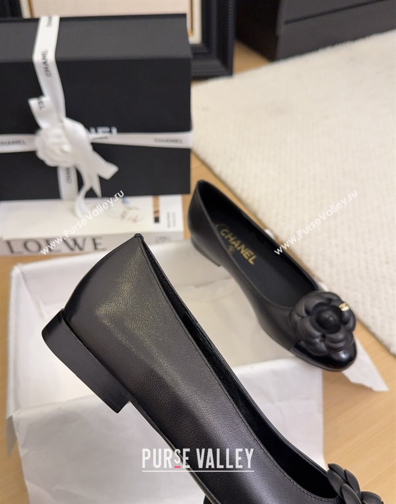Chanel Lambskin Patent Calfskin Ballet Flats with Camellia Bloom Charm Black 2025 CH101716 (MD-250415149)
