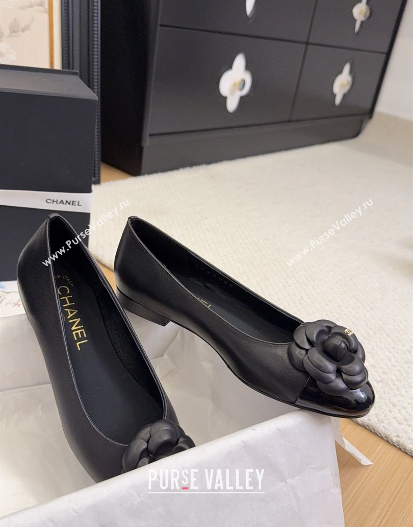 Chanel Lambskin Patent Calfskin Ballet Flats with Camellia Bloom Charm Black 2025 CH101716 (MD-250415149)