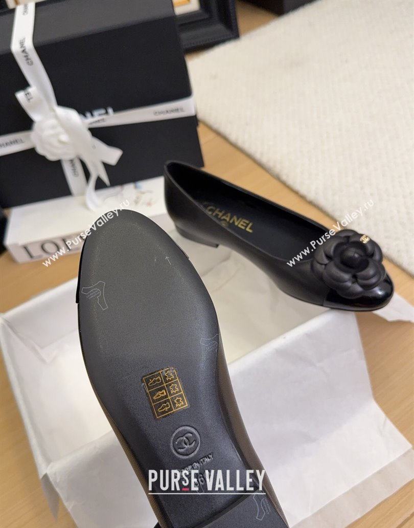 Chanel Lambskin Patent Calfskin Ballet Flats with Camellia Bloom Charm Black 2025 CH101716 (MD-250415149)