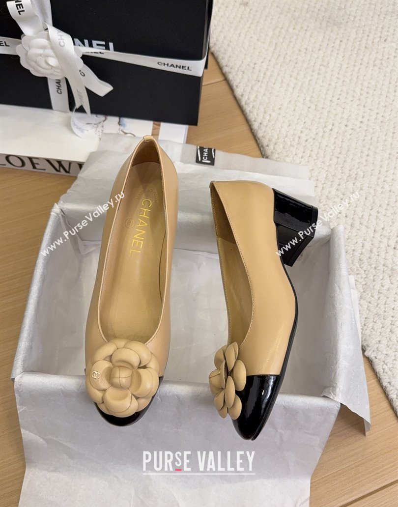 Chanel Lambskin Patent Calfskin Pumps with Camellia Bloom Charm Apricot 2025 CH101716 (MD-250415151)