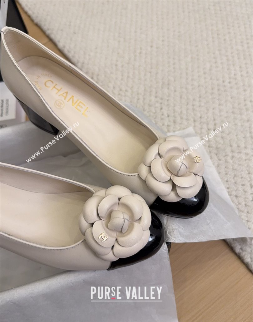 Chanel Lambskin Patent Calfskin Pumps with Camellia Bloom Charm White 2025 CH101716 (MD-250415152)