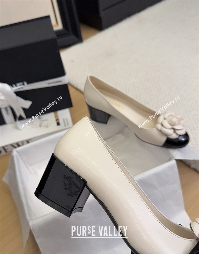 Chanel Lambskin Patent Calfskin Pumps with Camellia Bloom Charm White 2025 CH101716 (MD-250415152)