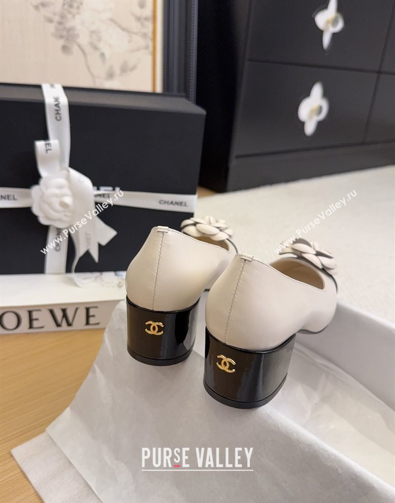 Chanel Lambskin Patent Calfskin Pumps with Camellia Bloom Charm White 2025 CH101716 (MD-250415152)