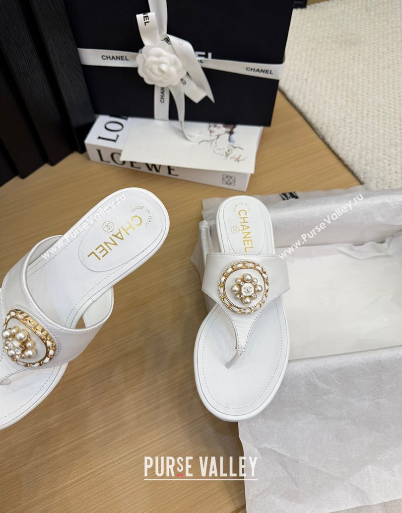 Chanel Calfskin Flat Slide Sandals with Circle Charm White 2025 CH041603 (MD-250416029)