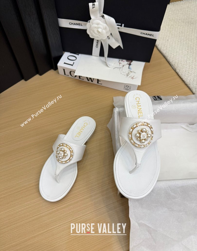 Chanel Calfskin Flat Slide Sandals with Circle Charm White 2025 CH041603 (MD-250416029)