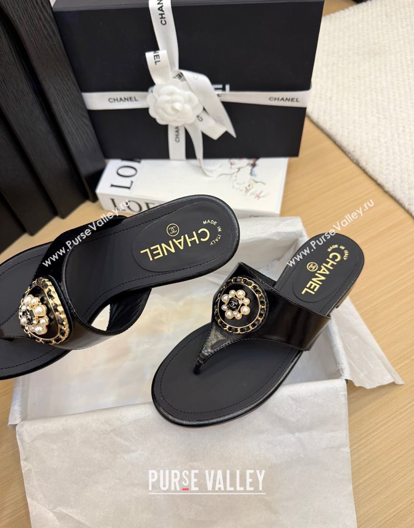 Chanel Calfskin Flat Slide Sandals with Circle Charm Black 2025 CH041603 (MD-250416030)