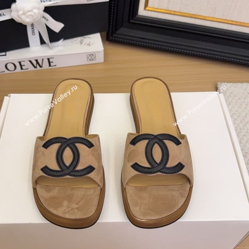 Chanel Suede Flat Slides Sandal with Maxi CC Brown 2025 CH041503 (MD-250415027)