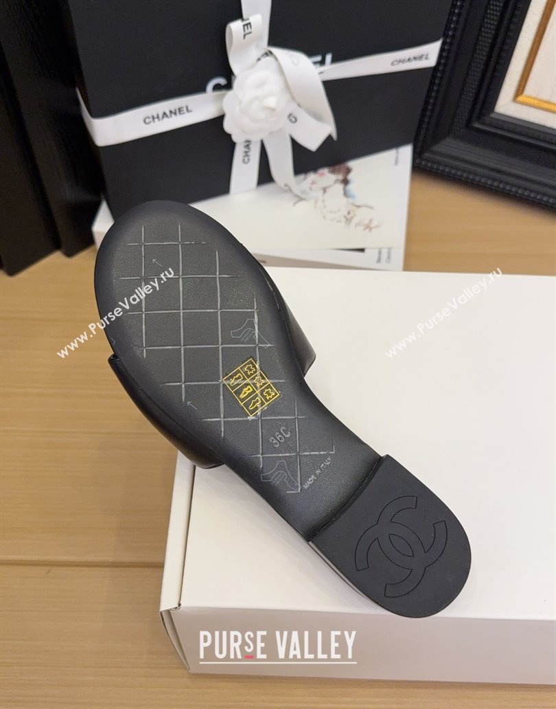 Chanel Quilted Lambskin Flat Slides Sandal with Foldover G45474 Black/Gold 2025 (MD-250415063)