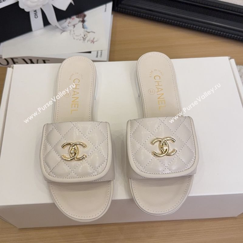 Chanel Quilted Lambskin Flat Slides Sandal with Foldover G45474 White/Gold 2025 (MD-250415064)