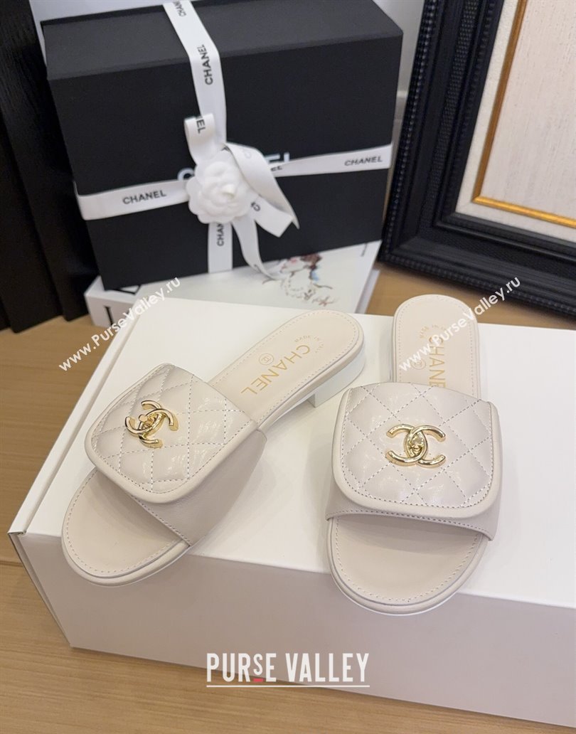 Chanel Quilted Lambskin Flat Slides Sandal with Foldover G45474 White/Gold 2025 (MD-250415064)
