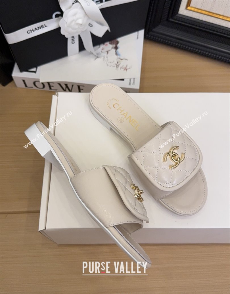 Chanel Quilted Lambskin Flat Slides Sandal with Foldover G45474 White/Gold 2025 (MD-250415064)