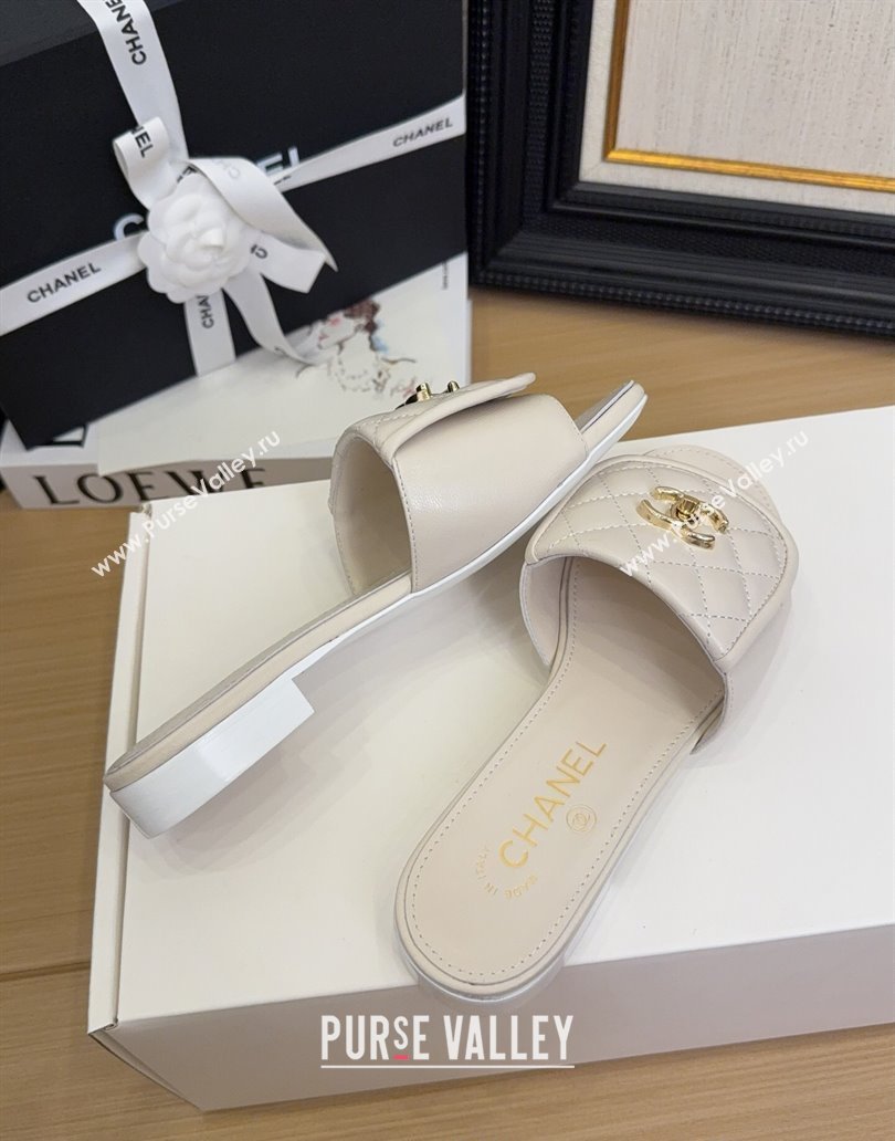 Chanel Quilted Lambskin Flat Slides Sandal with Foldover G45474 White/Gold 2025 (MD-250415064)
