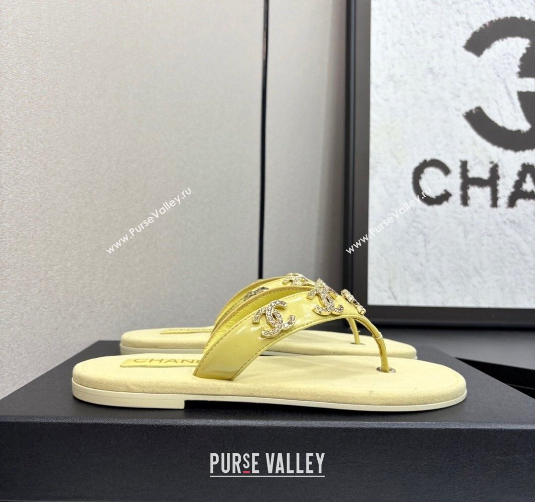 Chanel Lambskin Flat Slide Thong Sandals with CC Charm Yellow 2025 CH041621 (MD-250416157)