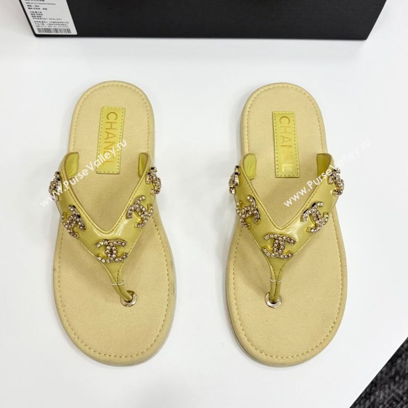 Chanel Lambskin Flat Slide Thong Sandals with CC Charm Yellow 2025 CH041621 (MD-250416157)