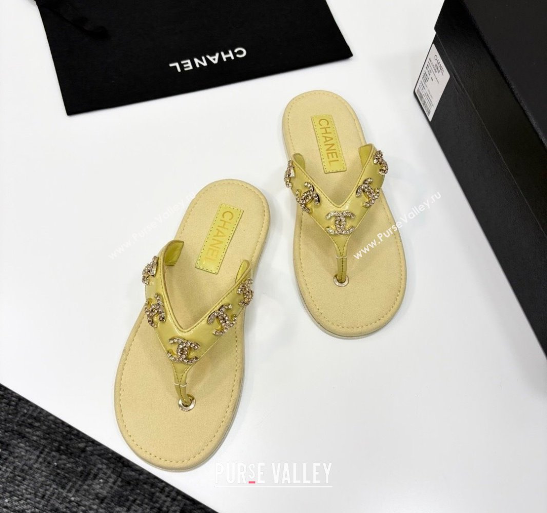Chanel Lambskin Flat Slide Thong Sandals with CC Charm Yellow 2025 CH041621 (MD-250416157)