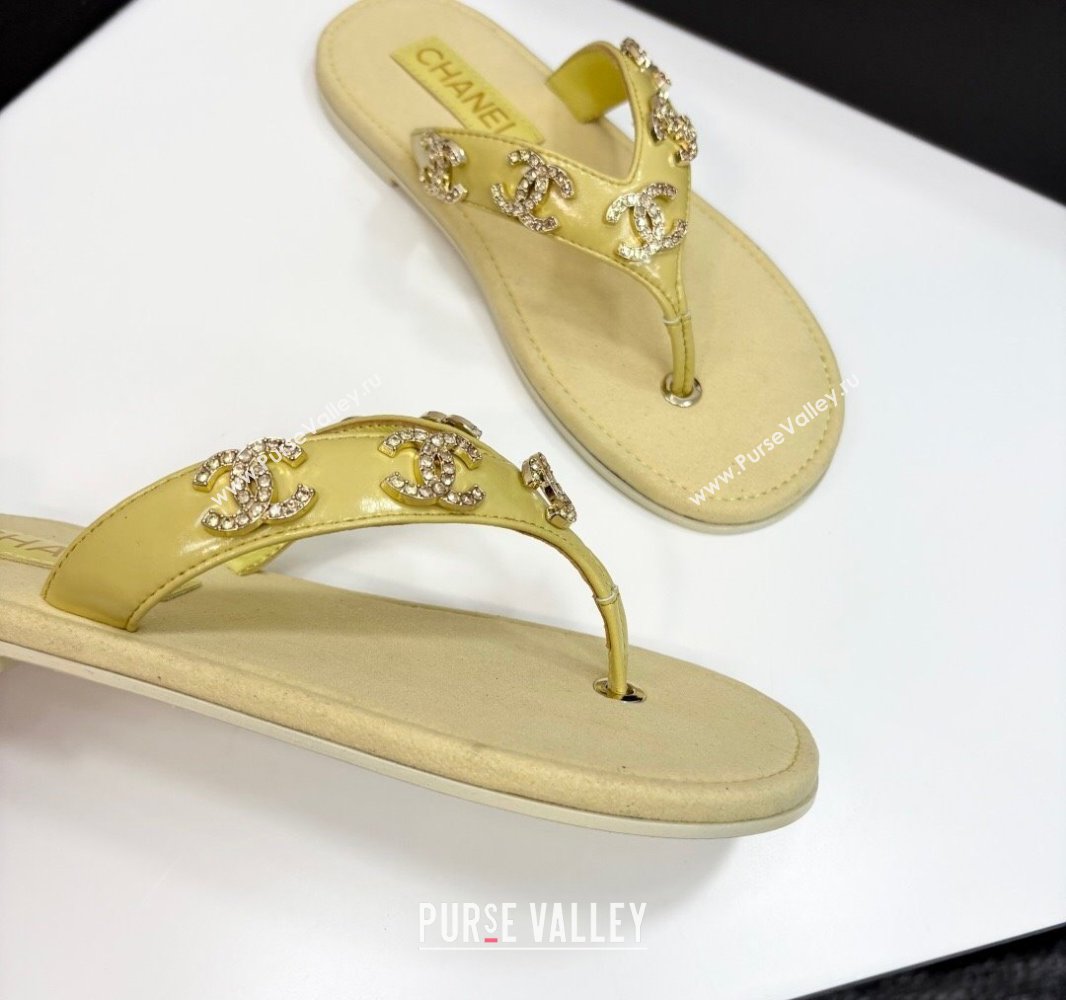Chanel Lambskin Flat Slide Thong Sandals with CC Charm Yellow 2025 CH041621 (MD-250416157)