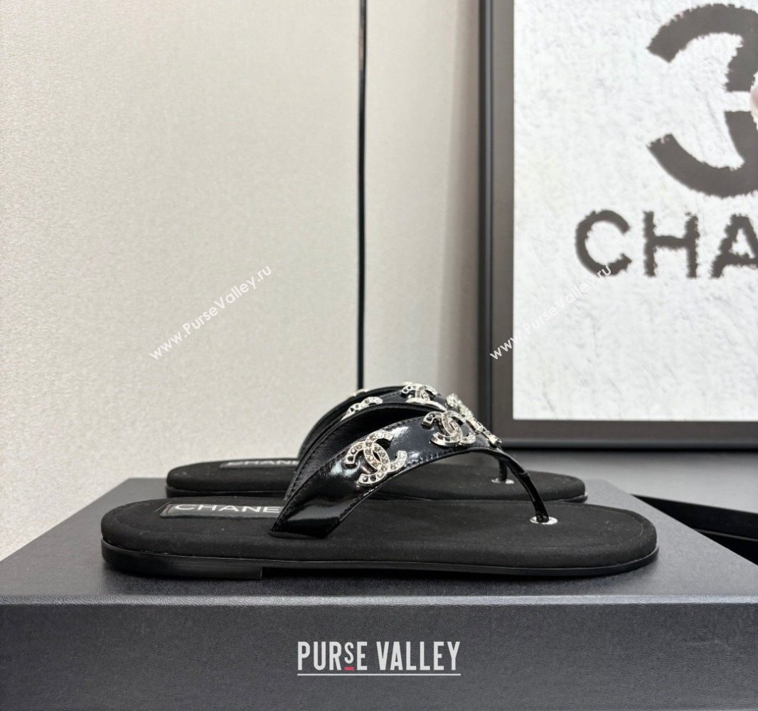 Chanel Lambskin Flat Slide Thong Sandals with CC Charm Black 2025 CH041621 (MD-250416158)