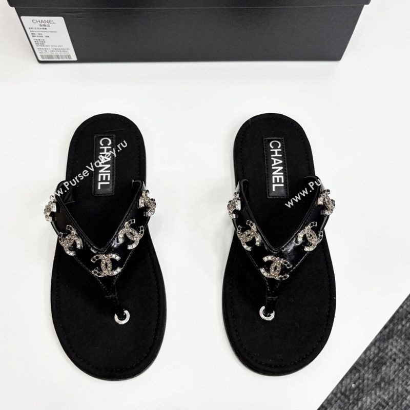 Chanel Lambskin Flat Slide Thong Sandals with CC Charm Black 2025 CH041621 (MD-250416158)