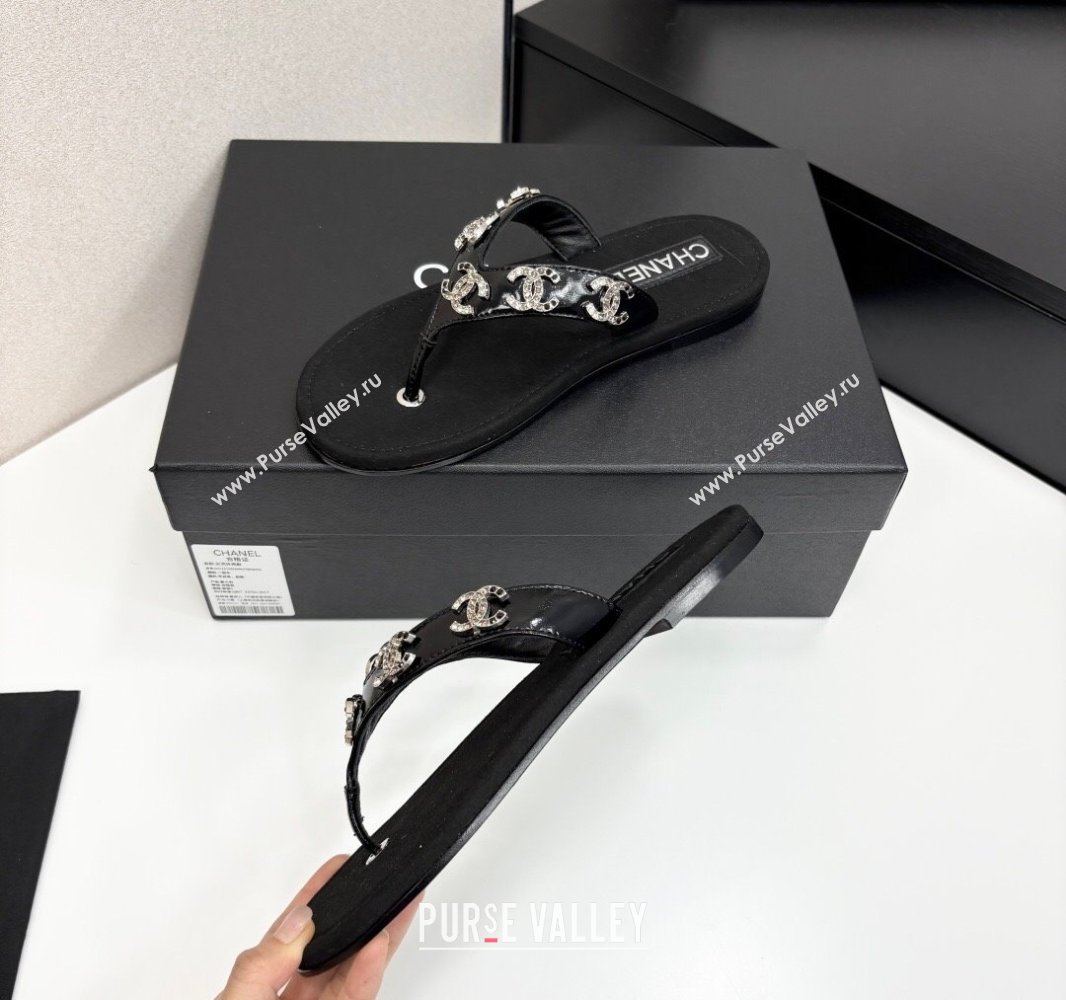Chanel Lambskin Flat Slide Thong Sandals with CC Charm Black 2025 CH041621 (MD-250416158)