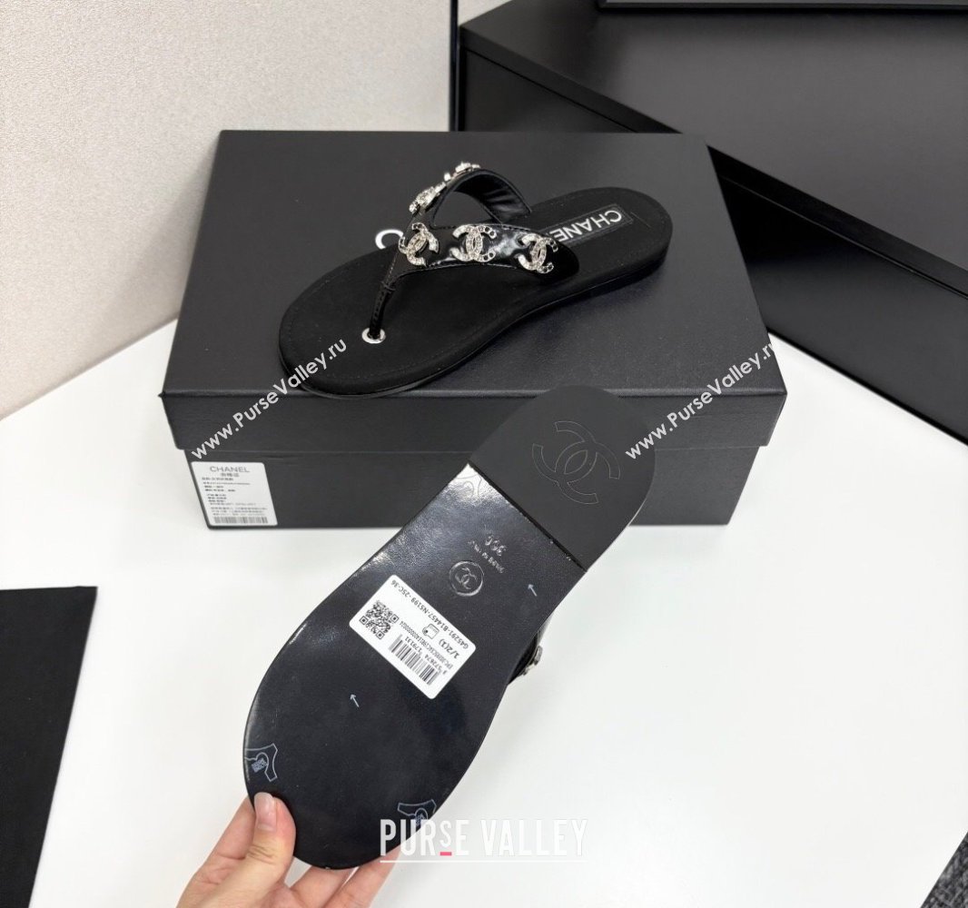 Chanel Lambskin Flat Slide Thong Sandals with CC Charm Black 2025 CH041621 (MD-250416158)