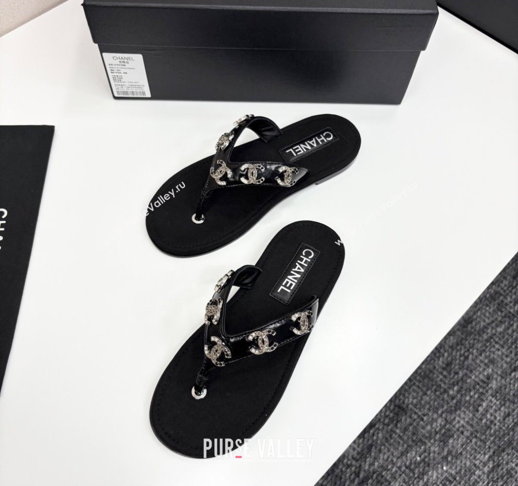 Chanel Lambskin Flat Slide Thong Sandals with CC Charm Black 2025 CH041621 (MD-250416158)