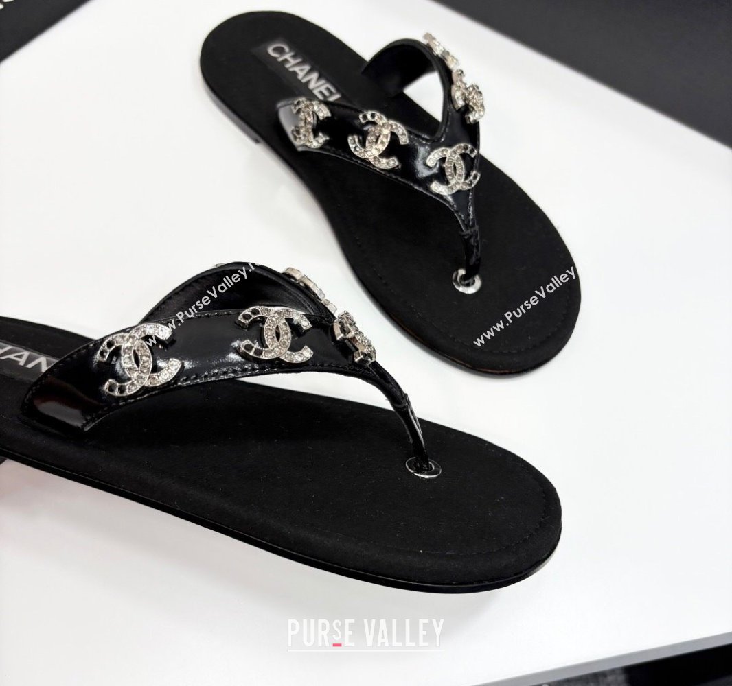 Chanel Lambskin Flat Slide Thong Sandals with CC Charm Black 2025 CH041621 (MD-250416158)