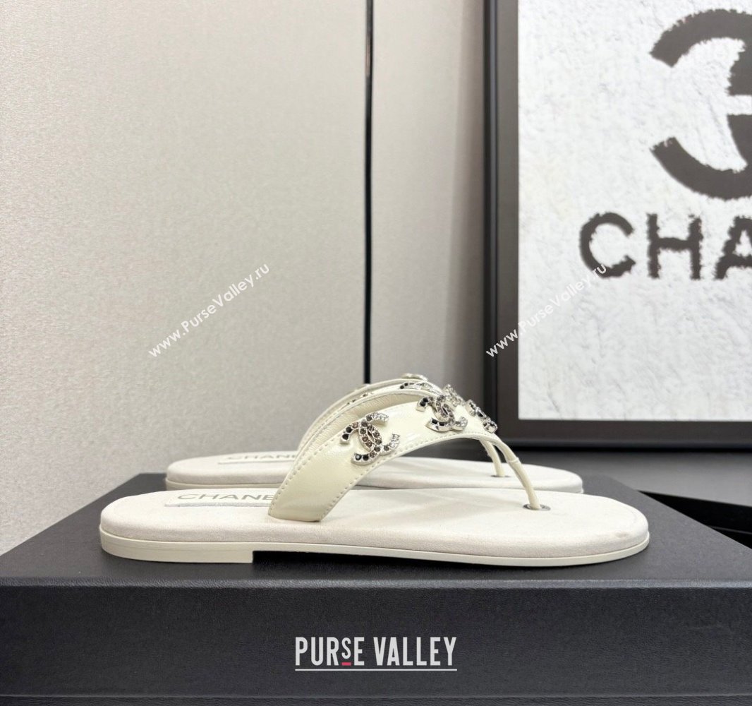 Chanel Lambskin Flat Slide Thong Sandals with CC Charm White 2025 CH041621 (MD-250416159)