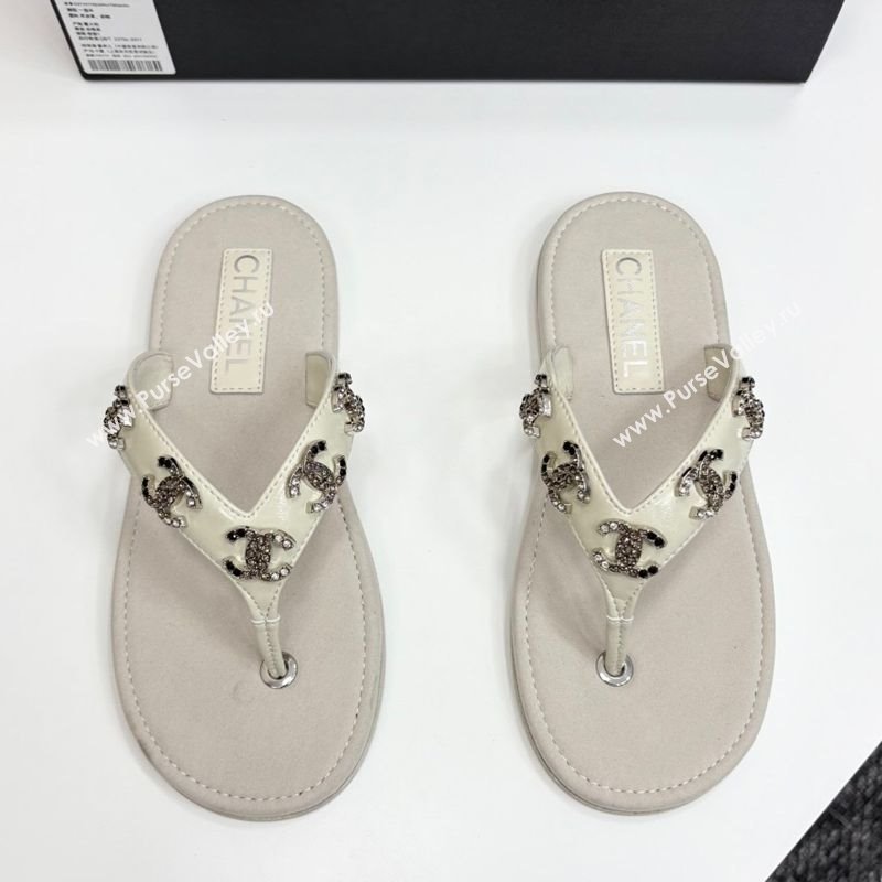 Chanel Lambskin Flat Slide Thong Sandals with CC Charm White 2025 CH041621 (MD-250416159)
