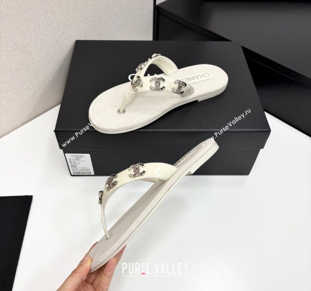Chanel Lambskin Flat Slide Thong Sandals with CC Charm White 2025 CH041621 (MD-250416159)