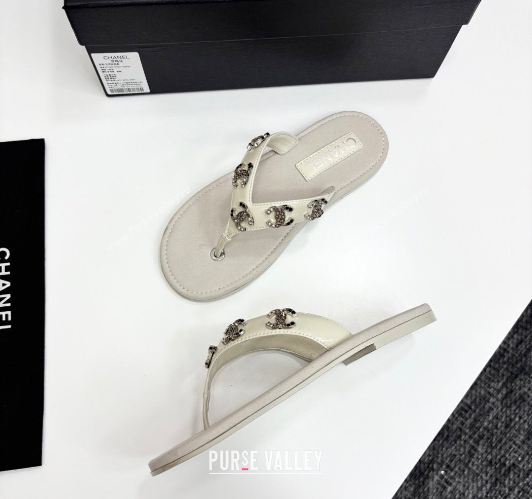 Chanel Lambskin Flat Slide Thong Sandals with CC Charm White 2025 CH041621 (MD-250416159)