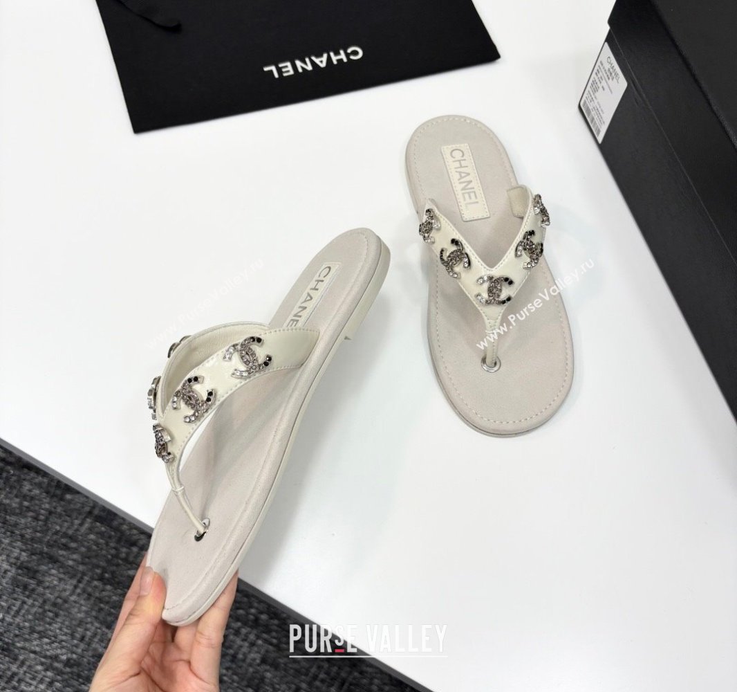 Chanel Lambskin Flat Slide Thong Sandals with CC Charm White 2025 CH041621 (MD-250416159)
