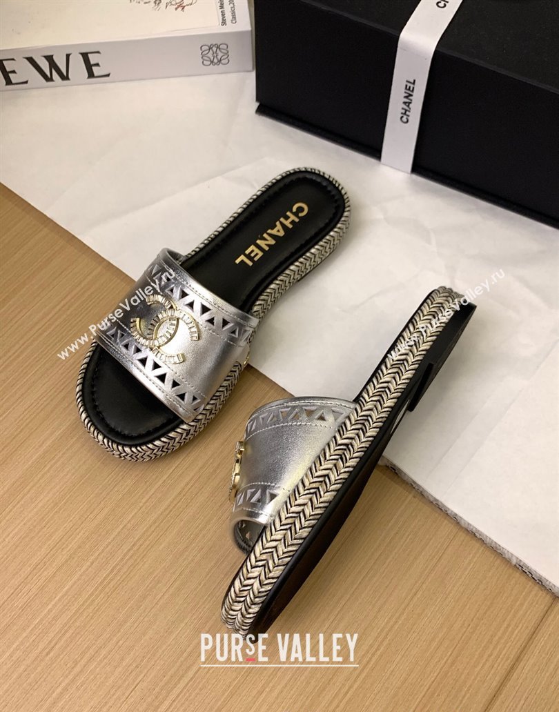 Chanel Cutout Calfskin Flat Slides Sandal Silver 2025 CH041611 (MD-250416081)