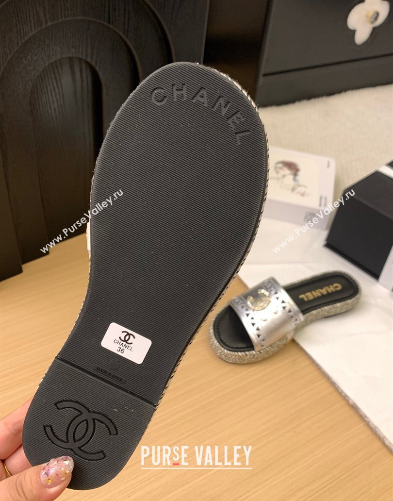Chanel Cutout Calfskin Flat Slides Sandal Silver 2025 CH041611 (MD-250416081)