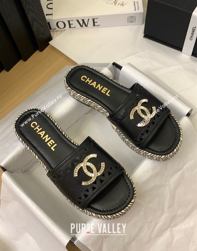 Chanel Cutout Calfskin Flat Slides Sandal Black 2025 CH041611 (MD-250416082)