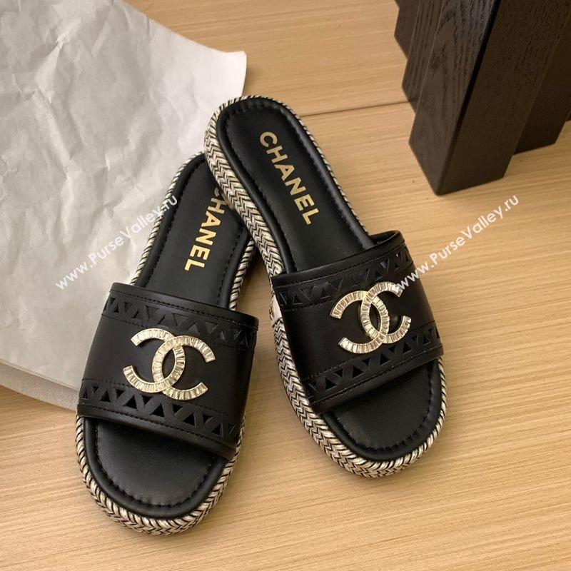 Chanel Cutout Calfskin Flat Slides Sandal Black 2025 CH041611 (MD-250416082)