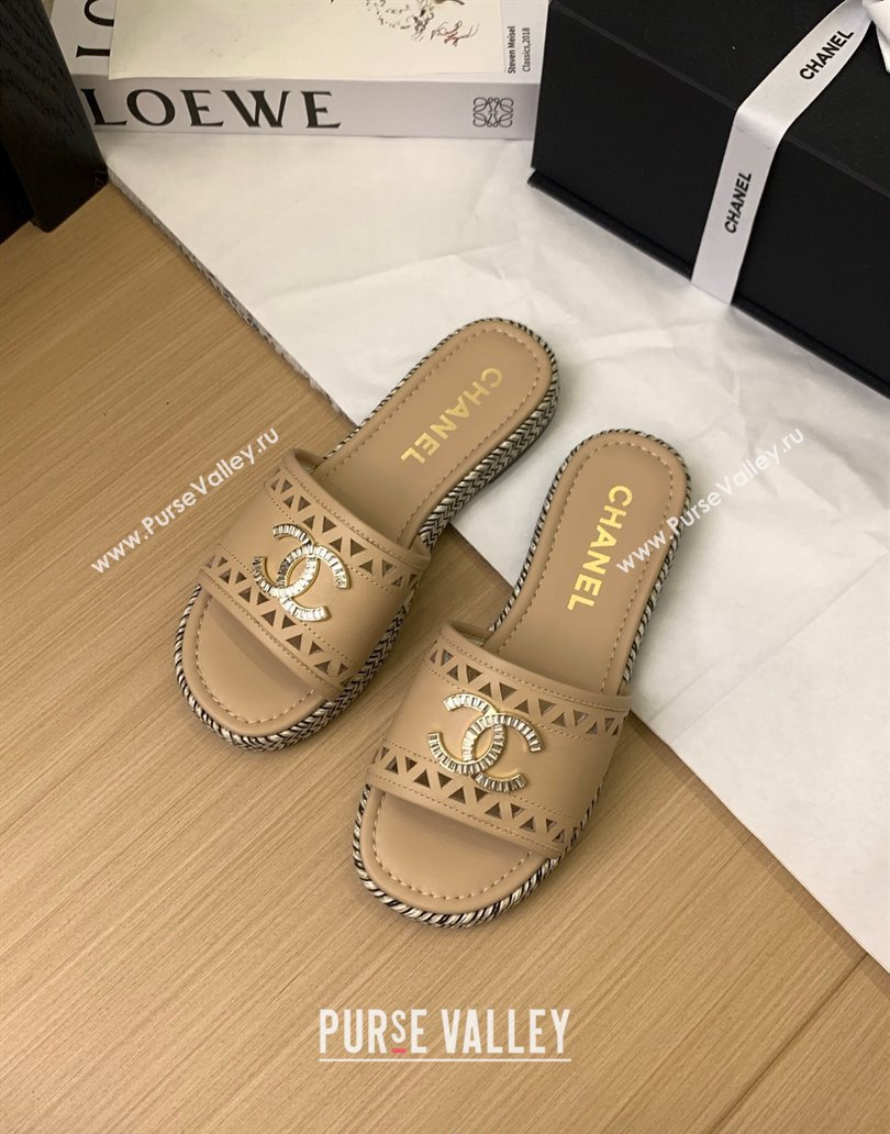 Chanel Cutout Calfskin Flat Slides Sandal Beige 2025 CH041611 (MD-250416085)