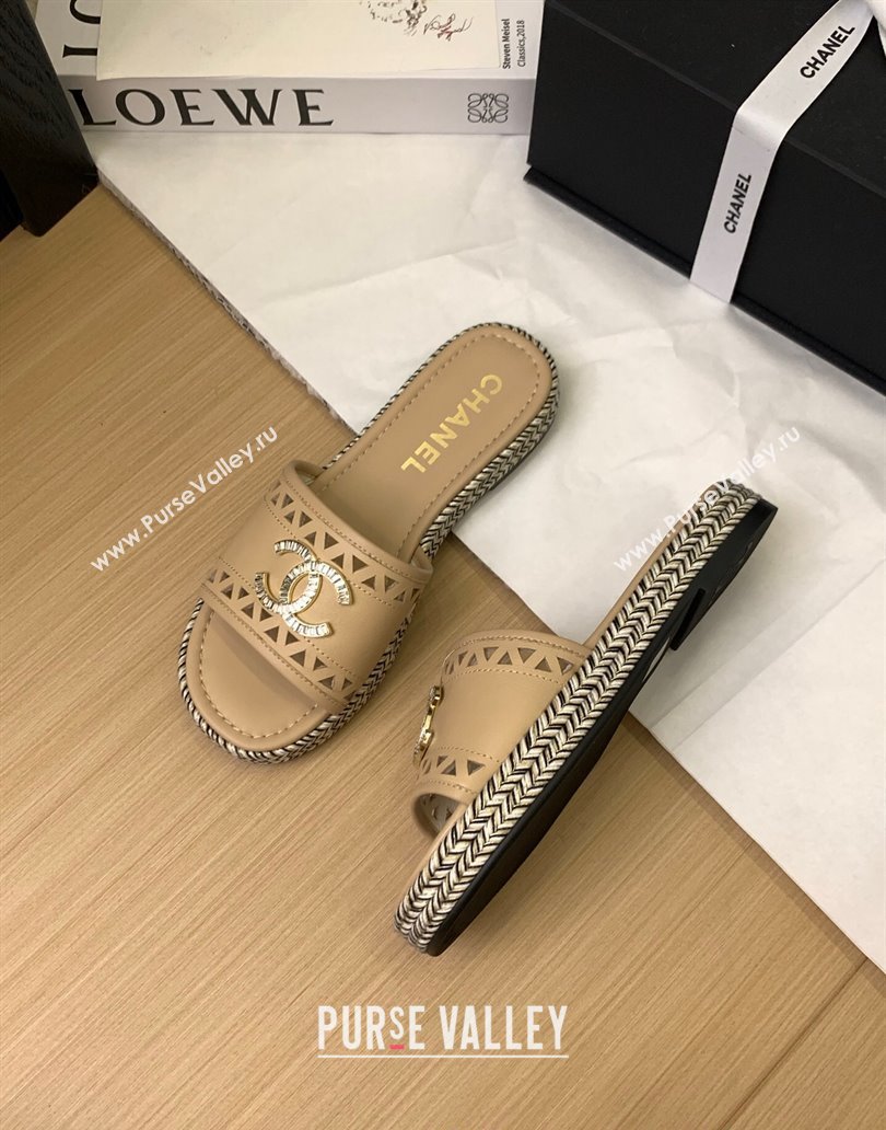 Chanel Cutout Calfskin Flat Slides Sandal Beige 2025 CH041611 (MD-250416085)