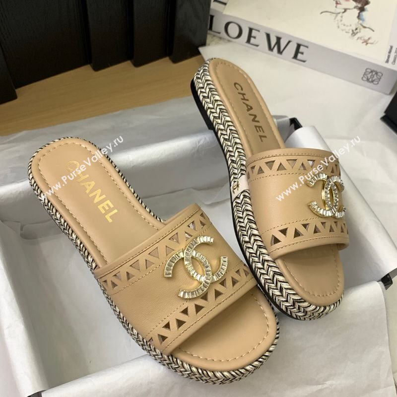Chanel Cutout Calfskin Flat Slides Sandal Beige 2025 CH041611 (MD-250416085)