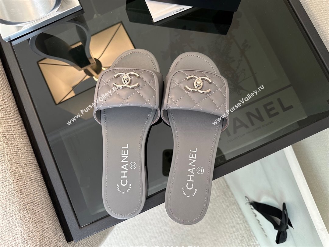 Chanel Quilted Lambskin Flat Slides Sandal with Foldover G45474 Grey/Silver 2025 (MD-250415089)