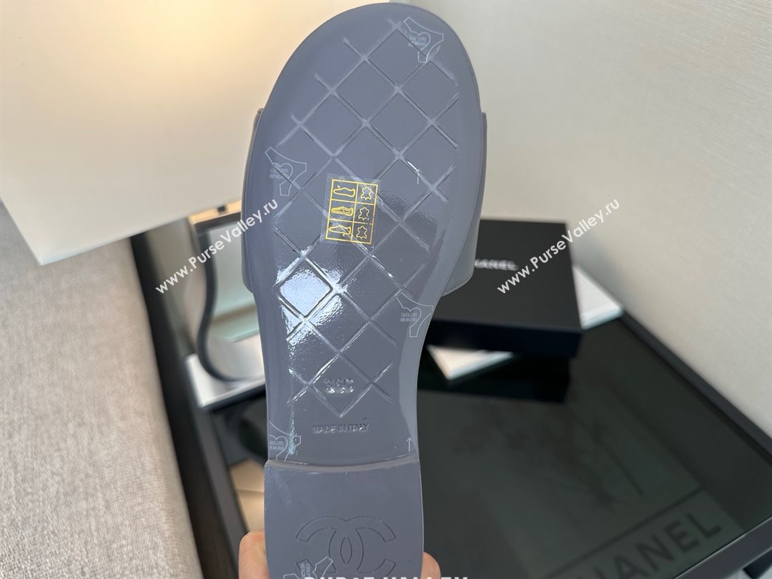 Chanel Quilted Lambskin Flat Slides Sandal with Foldover G45474 Grey/Silver 2025 (MD-250415089)
