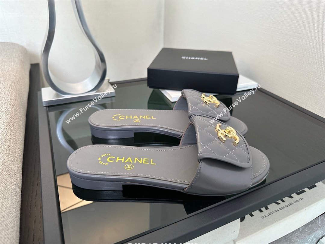 Chanel Quilted Lambskin Flat Slides Sandal with Foldover G45474 Grey/Gold 2025 (MD-250415090)