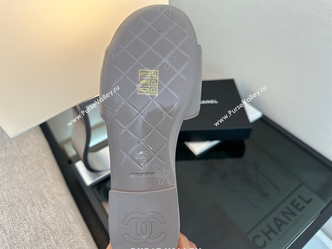 Chanel Quilted Lambskin Flat Slides Sandal with Foldover G45474 Grey Upper 2025 (MD-250415091)