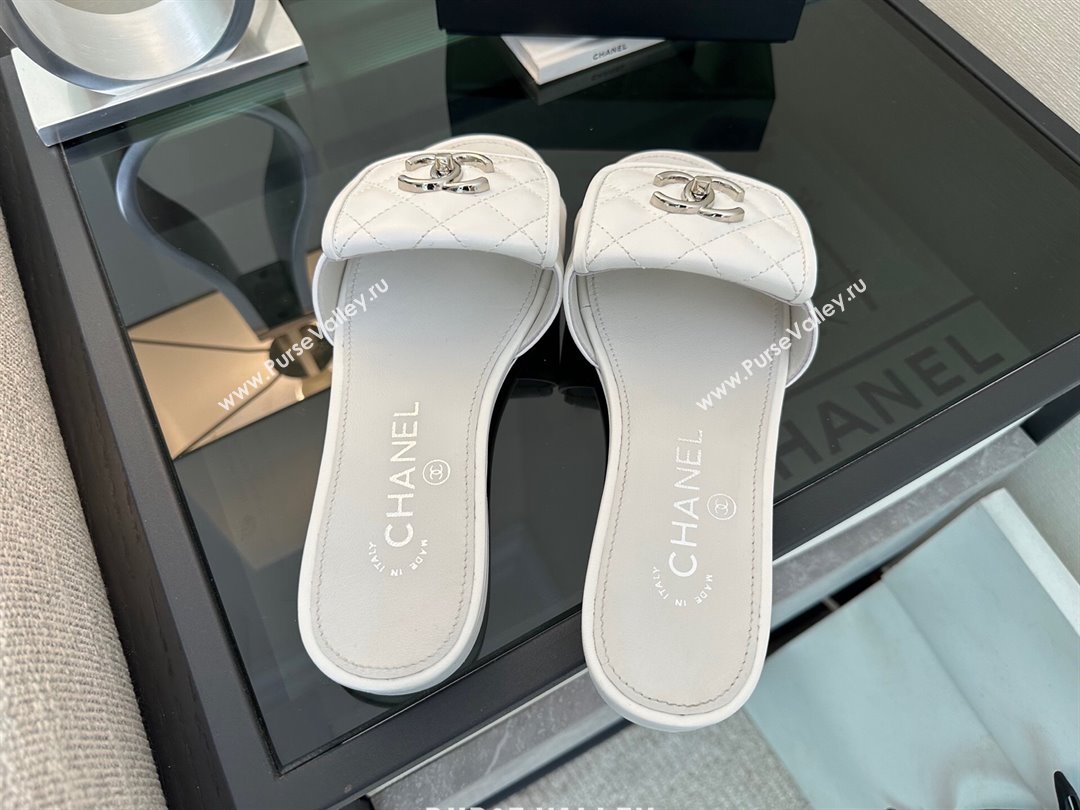 Chanel Quilted Lambskin Flat Slides Sandal with Foldover G45474 White/Silver 2025 (MD-250415088)