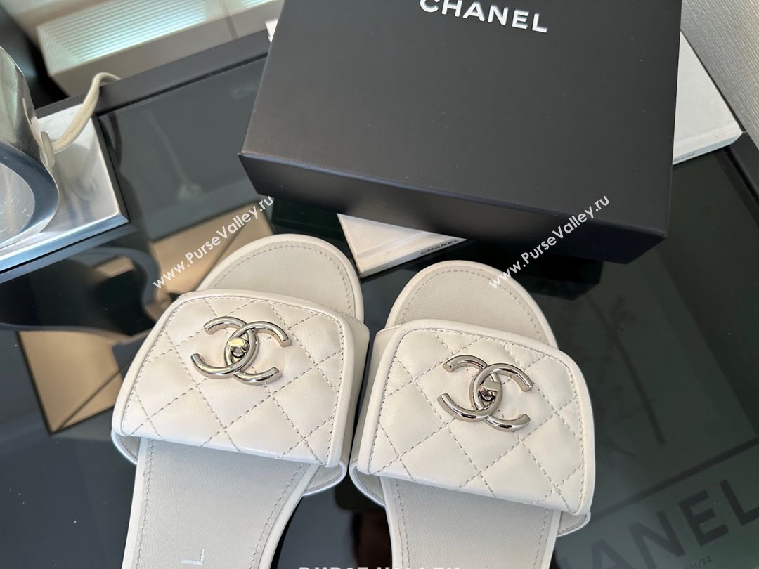 Chanel Quilted Lambskin Flat Slides Sandal with Foldover G45474 White/Silver 2025 (MD-250415088)