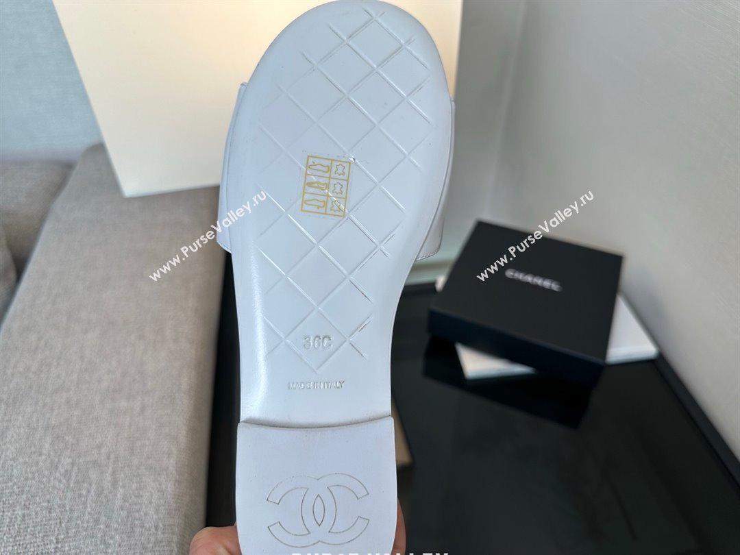 Chanel Quilted Lambskin Flat Slides Sandal with Foldover G45474 White/Silver 2025 (MD-250415088)